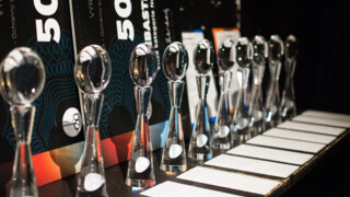 Ceny OSA mají novou skleněnou sošku od Milana Caise